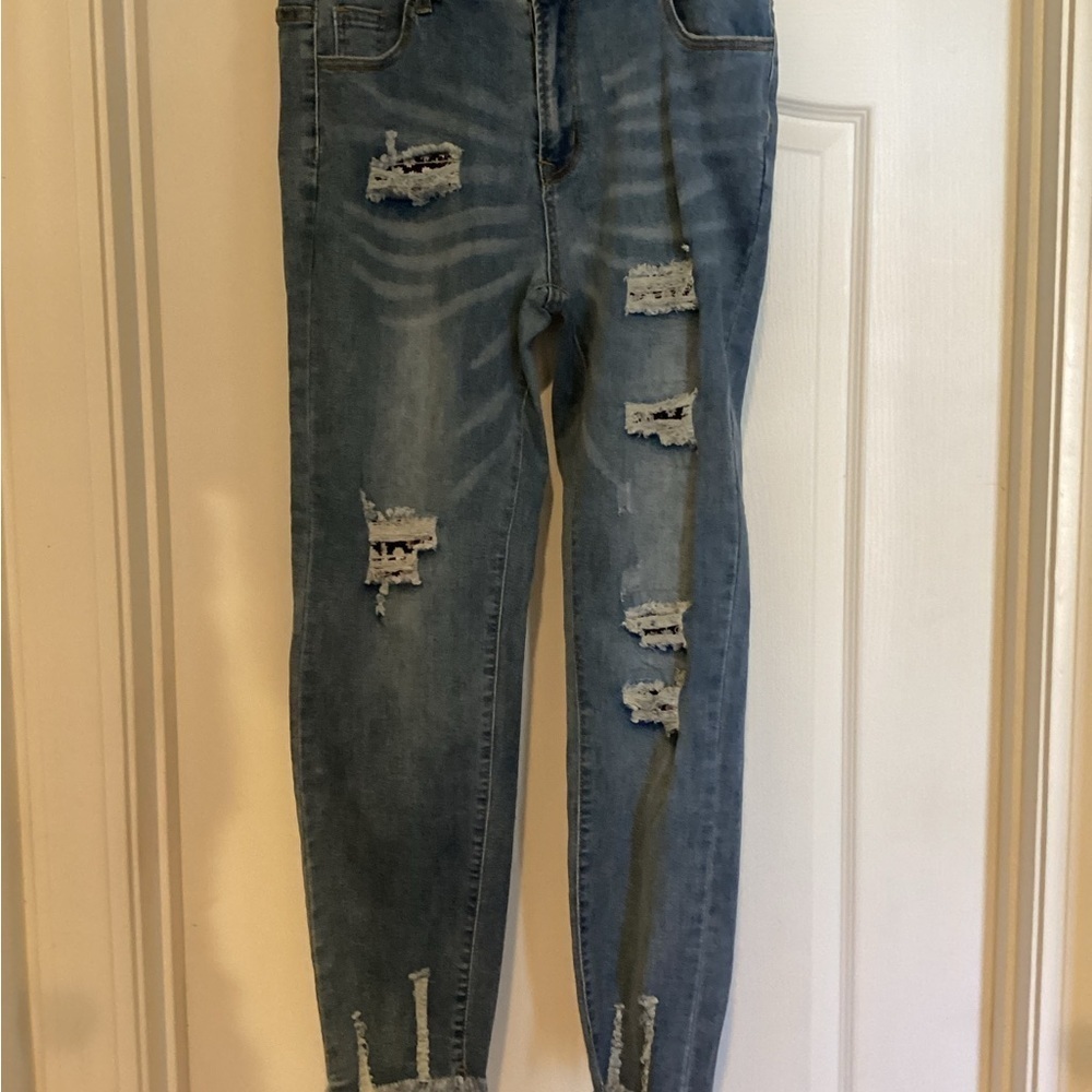 Trendy Distressed Blue Cropped Jeans